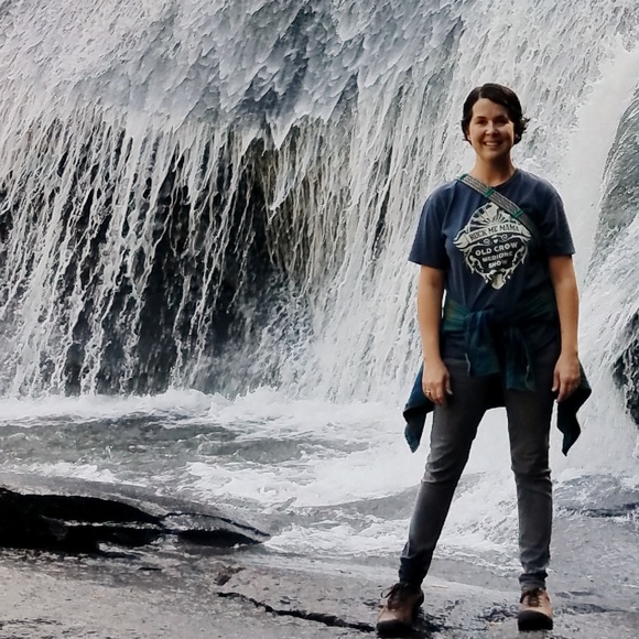 Meet your Posher, Carrie - Picture 3 of 3